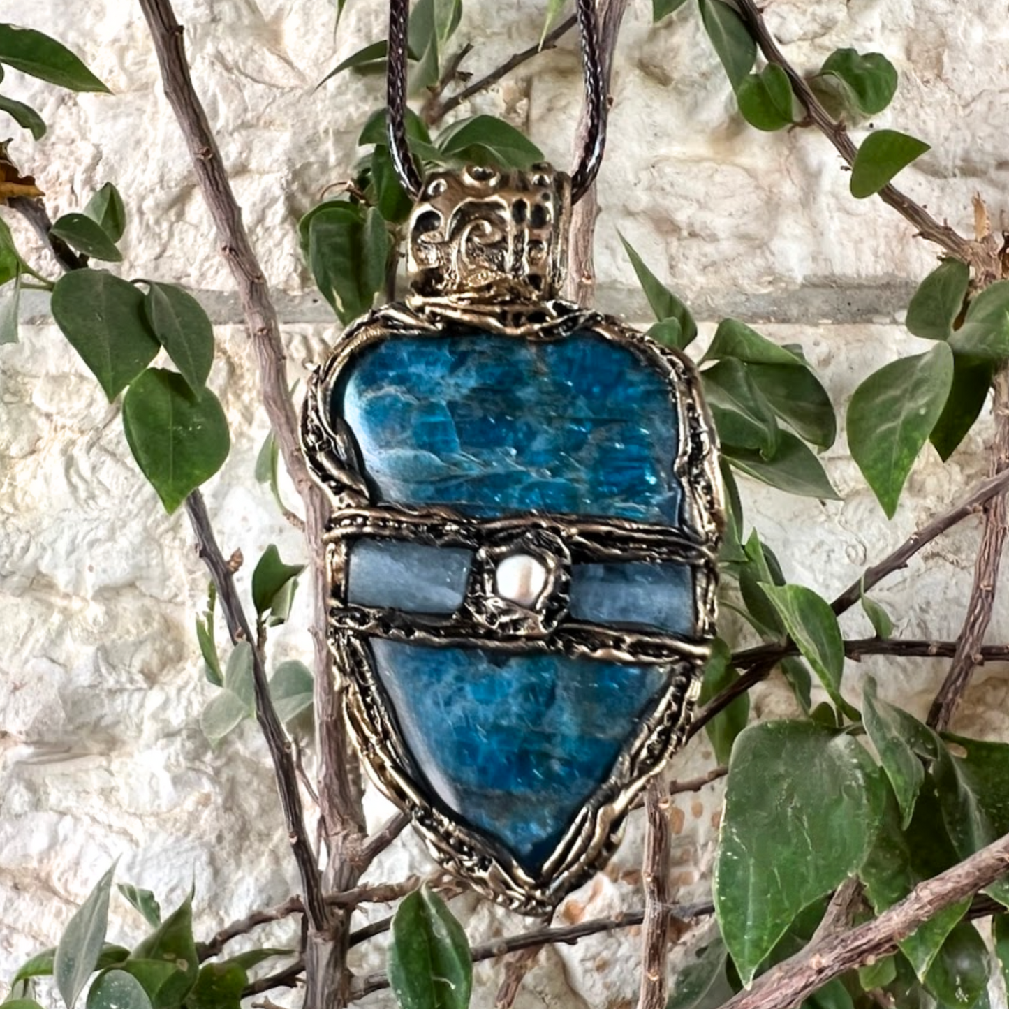 Blue Apatite Aquamarine Pendant Necklace – Healing Crystal Amulet
