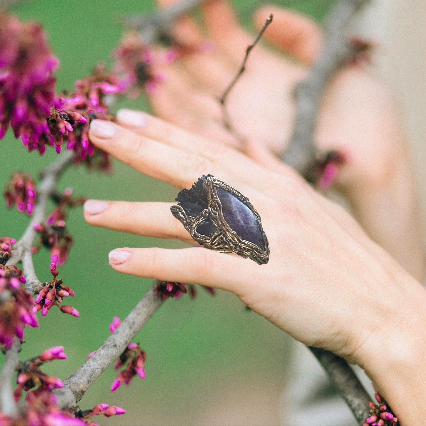 Chunky Black Kyanite & Amethyst Ring – Extravagant Unique Statement Jewelry