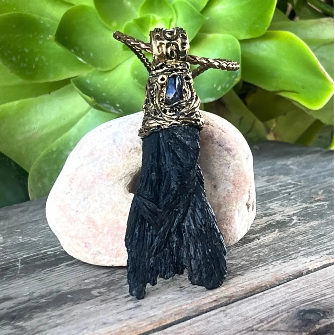 Chunky Black Kyanite & Amethyst Ring – Extravagant Unique Statement Jewelry