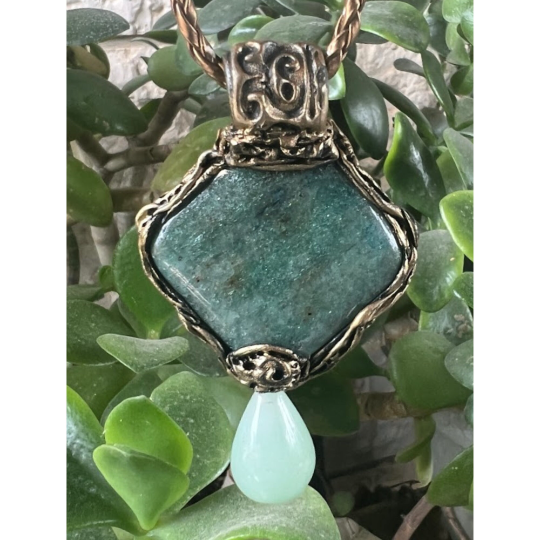 Green Aventurine Stone Teardrop Crystal Pendant Necklace