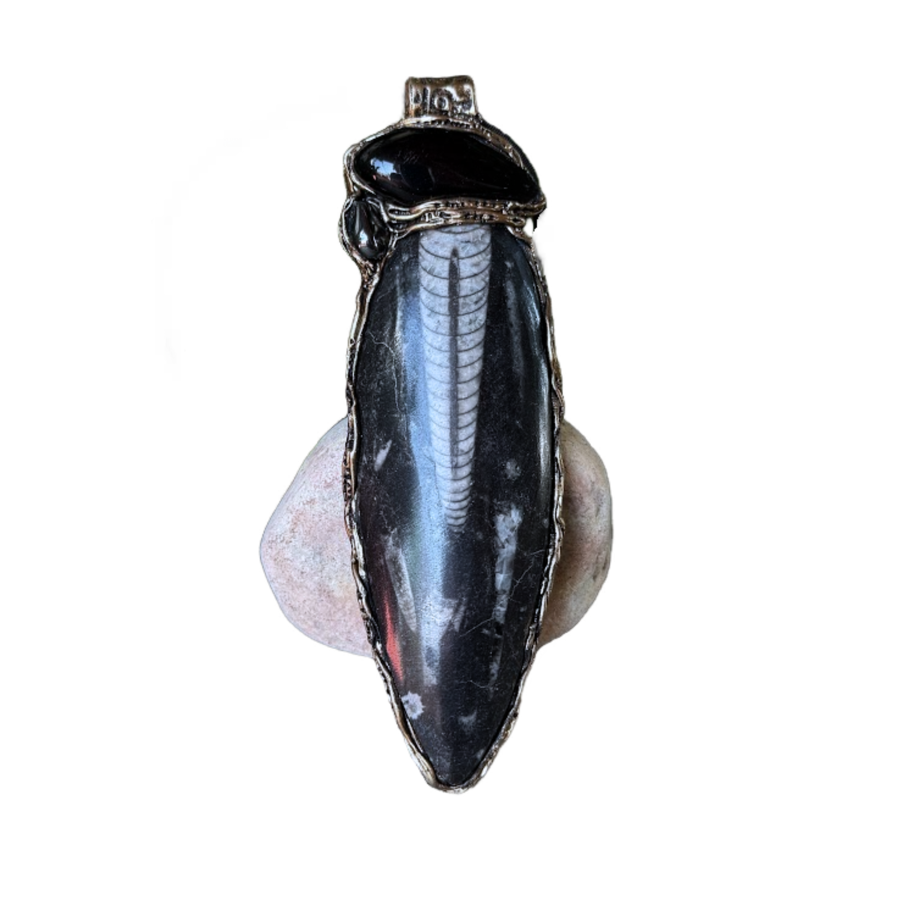 ceras Fossil & Black Onyx Pendant Necklace – large stone protection 