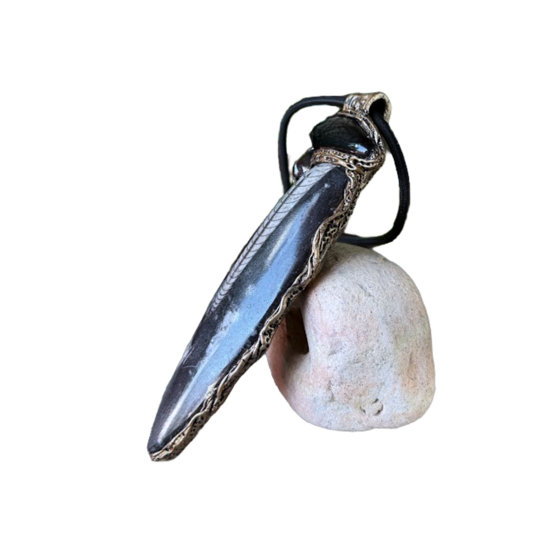 ceras Fossil & Black Onyx Pendant Necklace – large stone protection 