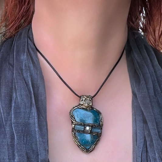 Blue Apatite Aquamarine Pendant Necklace – Healing Crystal Amulet