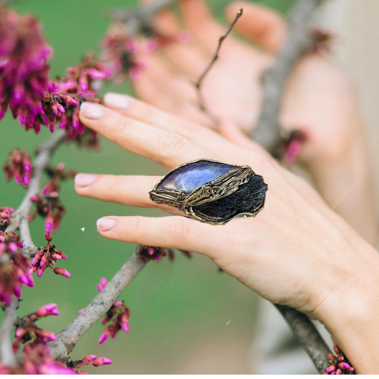 Chunky Black Kyanite & Amethyst Ring – Extravagant Unique Statement Jewelry