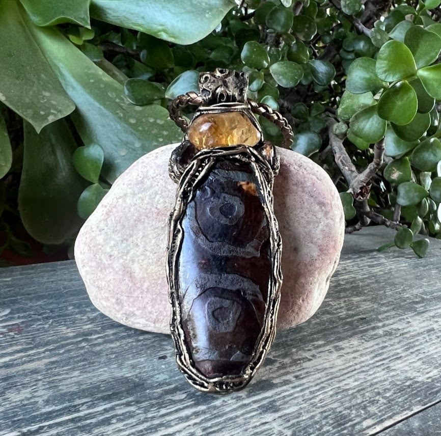 Citrine & Dzi Tibetan Agate Pendant Necklace – Lucky Crystal Amulet for Prosperity
