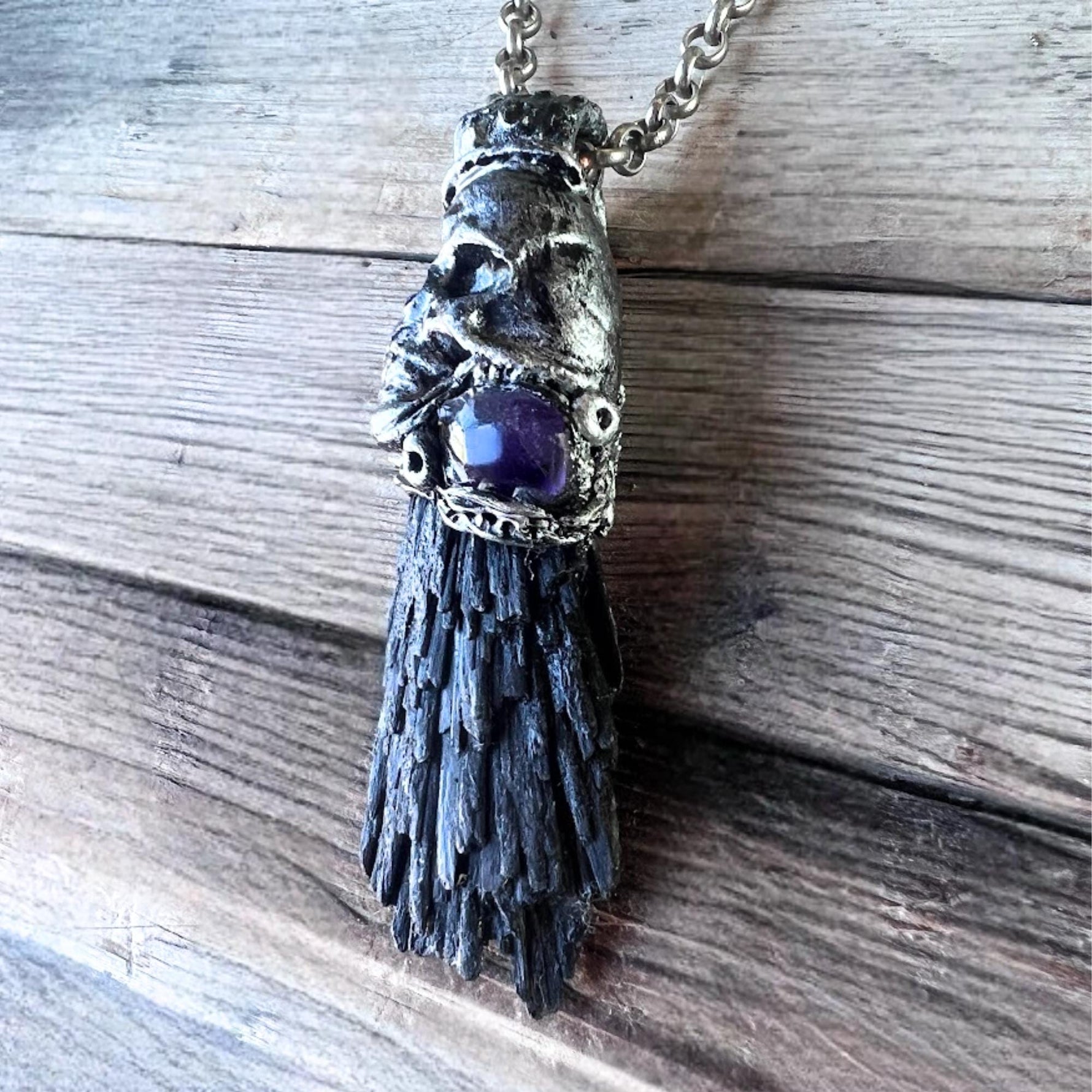 Black Kyanite and Amethyst Skull Pendant Necklace – Gothic Protection Crystal Amulet