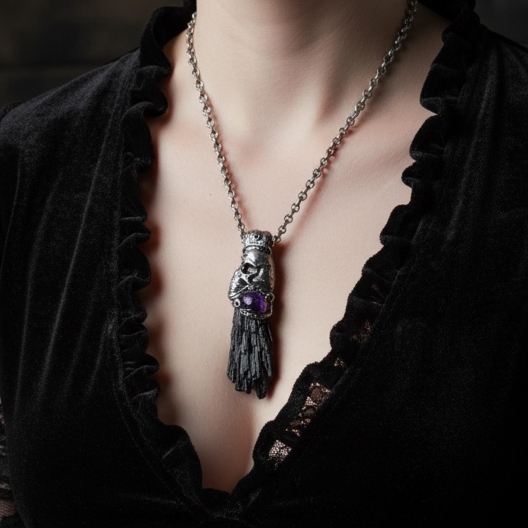 Black Kyanite and Amethyst Skull Pendant Necklace – Gothic Protection Crystal Amulet