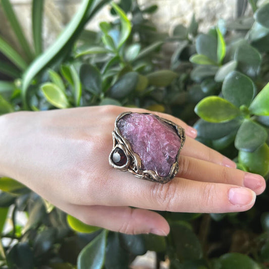 Big pink stone ring, Raw crystal ring, Huge chunky ring, oversize large cocktail ring